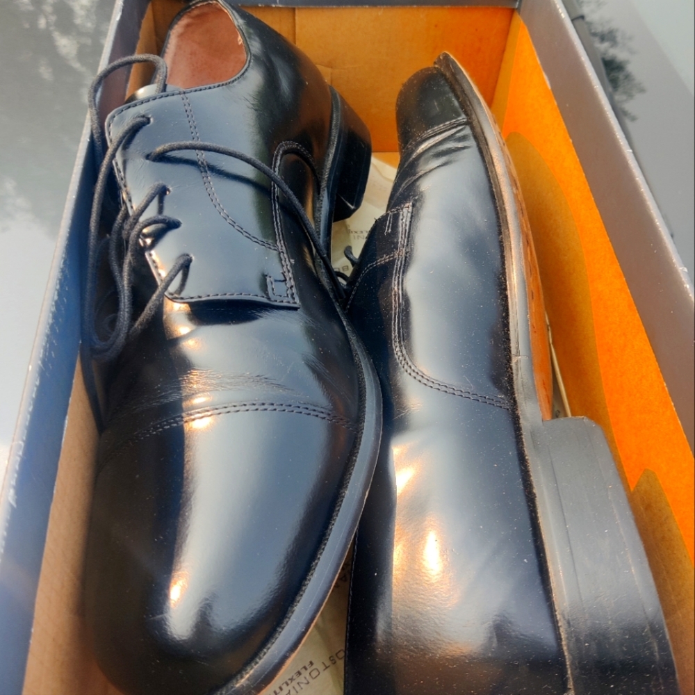 Black dress shoes
